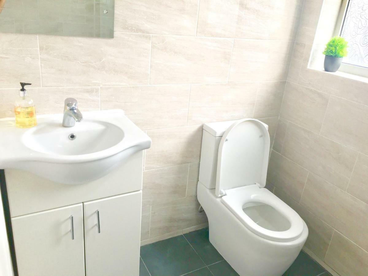 Studio Apartment, Private Bathroom And Parking Ilford Zewnętrze zdjęcie