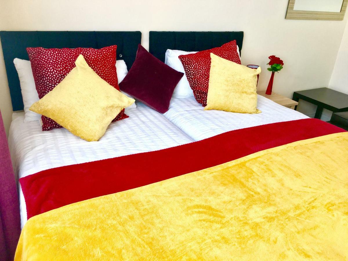 Studio Apartment, Private Bathroom And Parking Ilford Zewnętrze zdjęcie