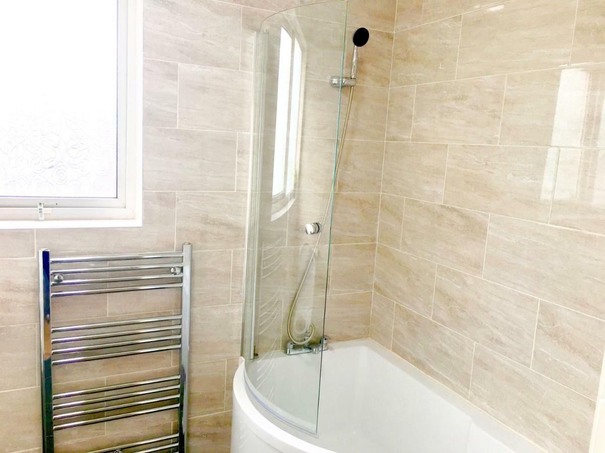 Studio Apartment, Private Bathroom And Parking Ilford Zewnętrze zdjęcie