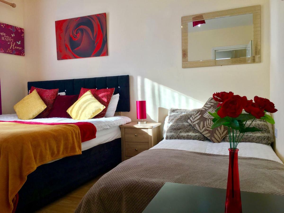 Studio Apartment, Private Bathroom And Parking Ilford Zewnętrze zdjęcie