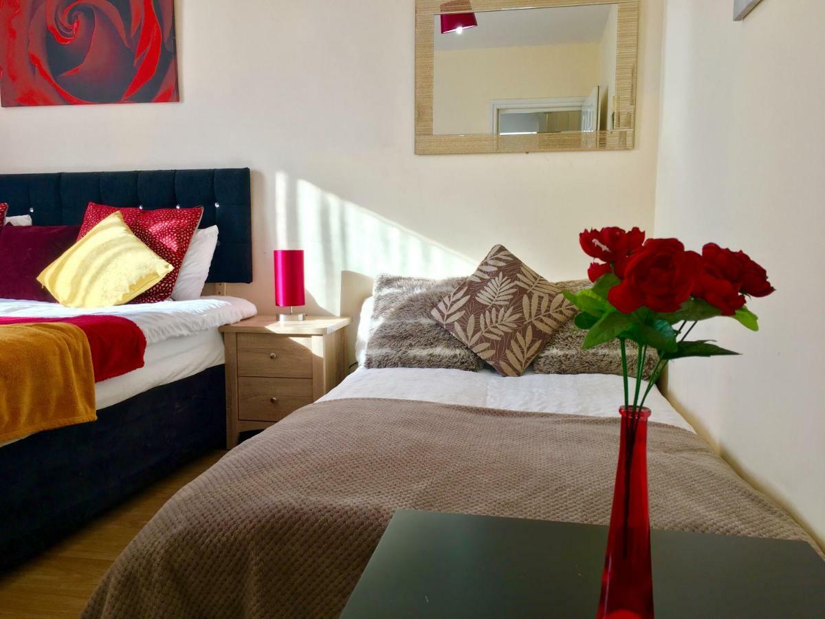 Studio Apartment, Private Bathroom And Parking Ilford Zewnętrze zdjęcie