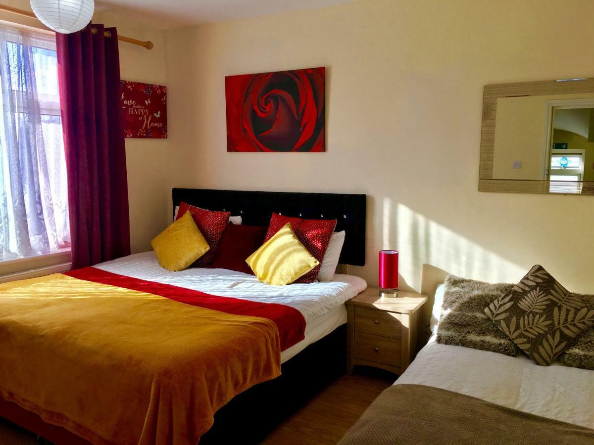 Studio Apartment, Private Bathroom And Parking Ilford Zewnętrze zdjęcie
