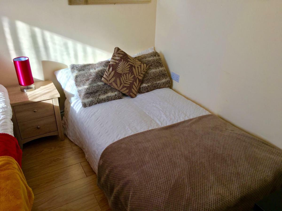 Studio Apartment, Private Bathroom And Parking Ilford Zewnętrze zdjęcie
